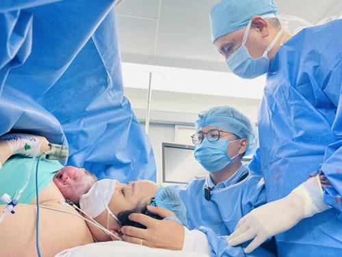 Bệnh viện Từ Dũ và Nhi Đồng 1 (TP Hồ Chí Minh) thực hiện phẫu thuật thông tim, lấy thai an toàn